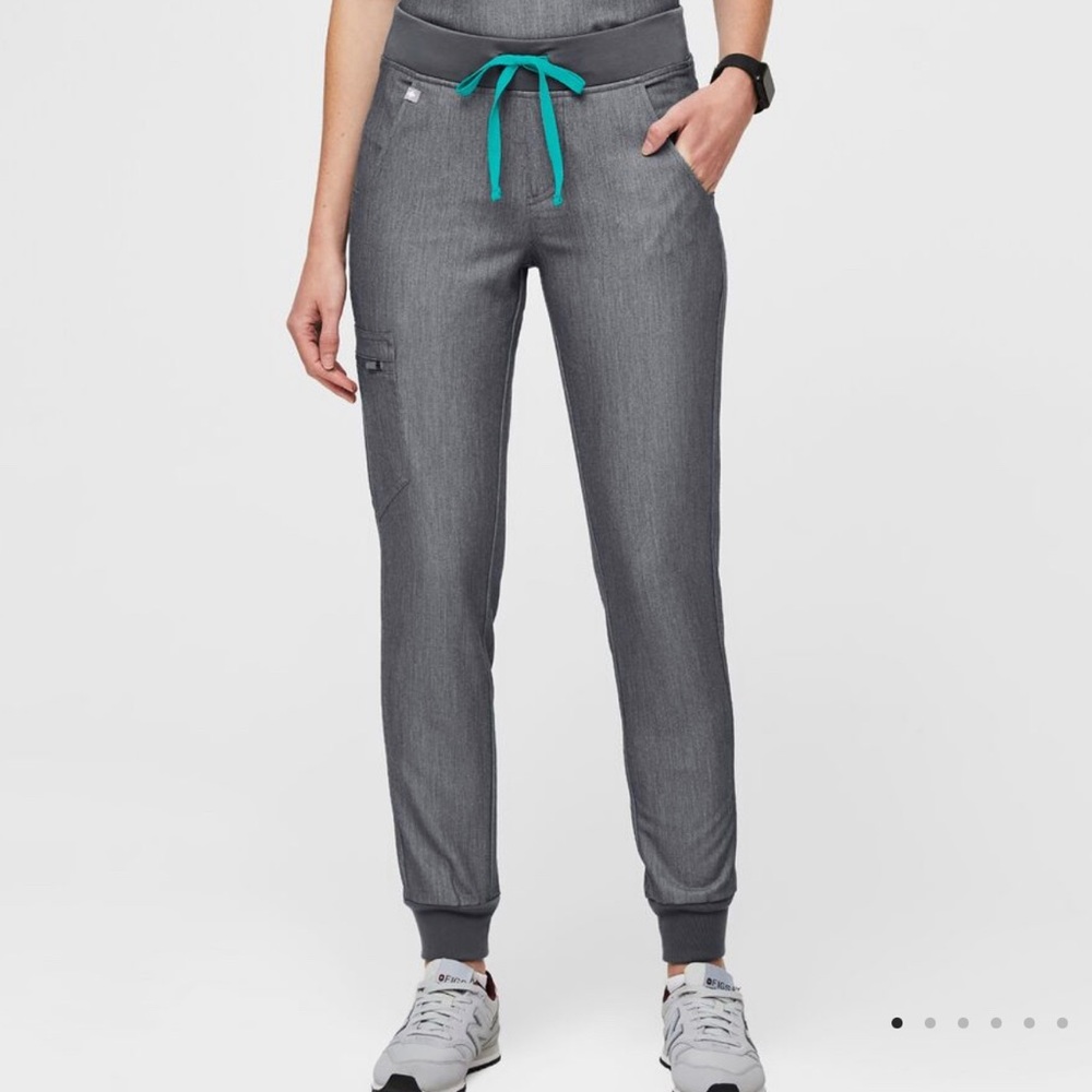 Figs Zamora™ Jogger Scrub Pants! Grey/graphite color